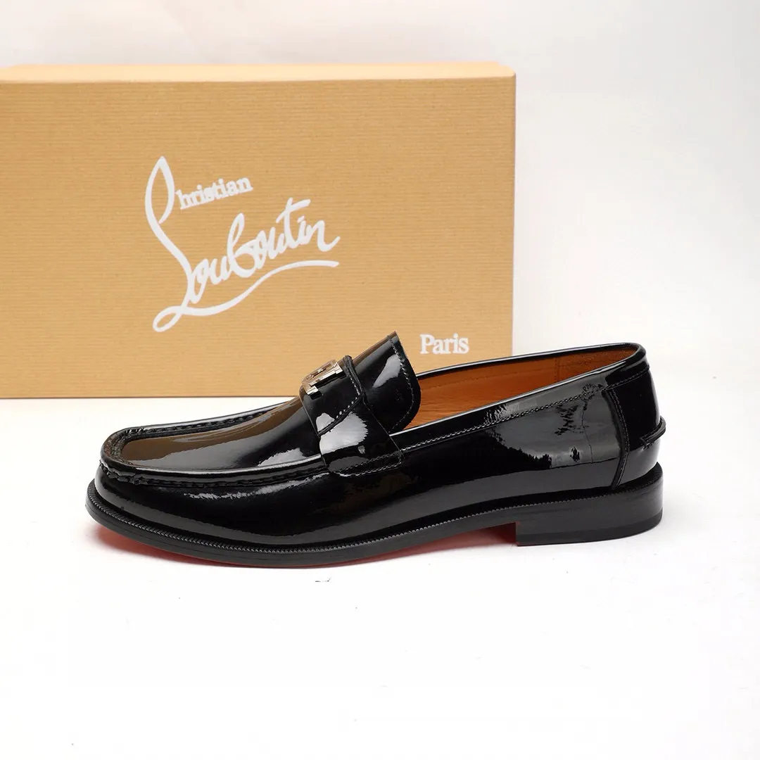 Batch 1,080 yuan 💰••New real shots••CL～High-end men’s 👔casual•loafers with red soles! ••🆑Genuine and top-quality goods from original orders ••✅💯 Purchase goods from top-quality original orders! Original imported patterned cowhide ➕Imported cowhide lining ➕Cowhide feet ➕Original leather outsole~🉑️Feel free to compare the authentic ones! Size: 38-44 (45.46.47 can be customized)